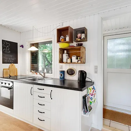 Peaceful And Cosy For 3 Guests Surrounded By Forest Near Fuglslev 펜션