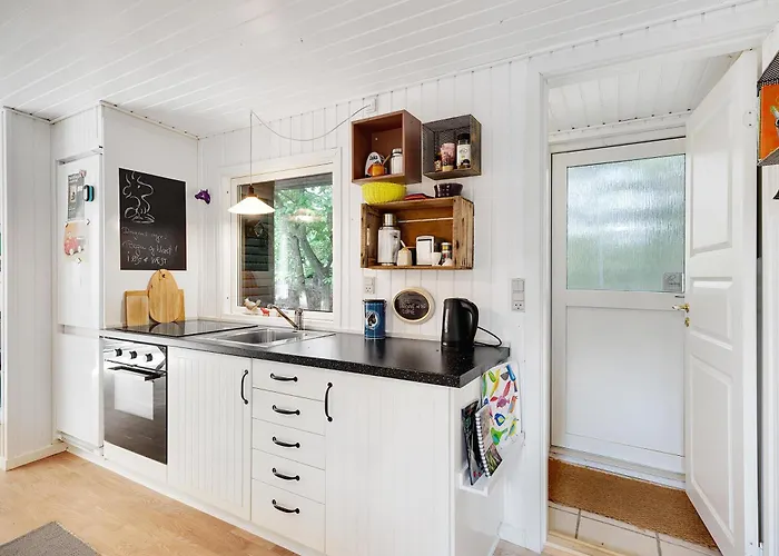 Peaceful And Cosy For 3 Guests Surrounded By Forest Near Fuglslev Dom wakacyjny