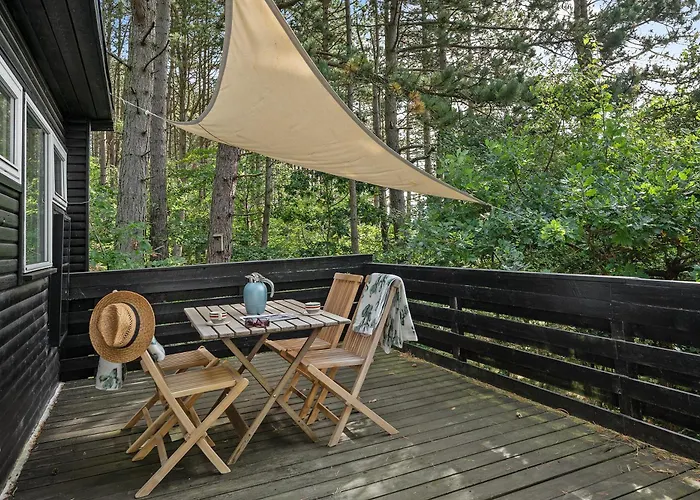 Peaceful And Cosy For 3 Guests Surrounded By Forest Near Fuglslev Dom wakacyjny